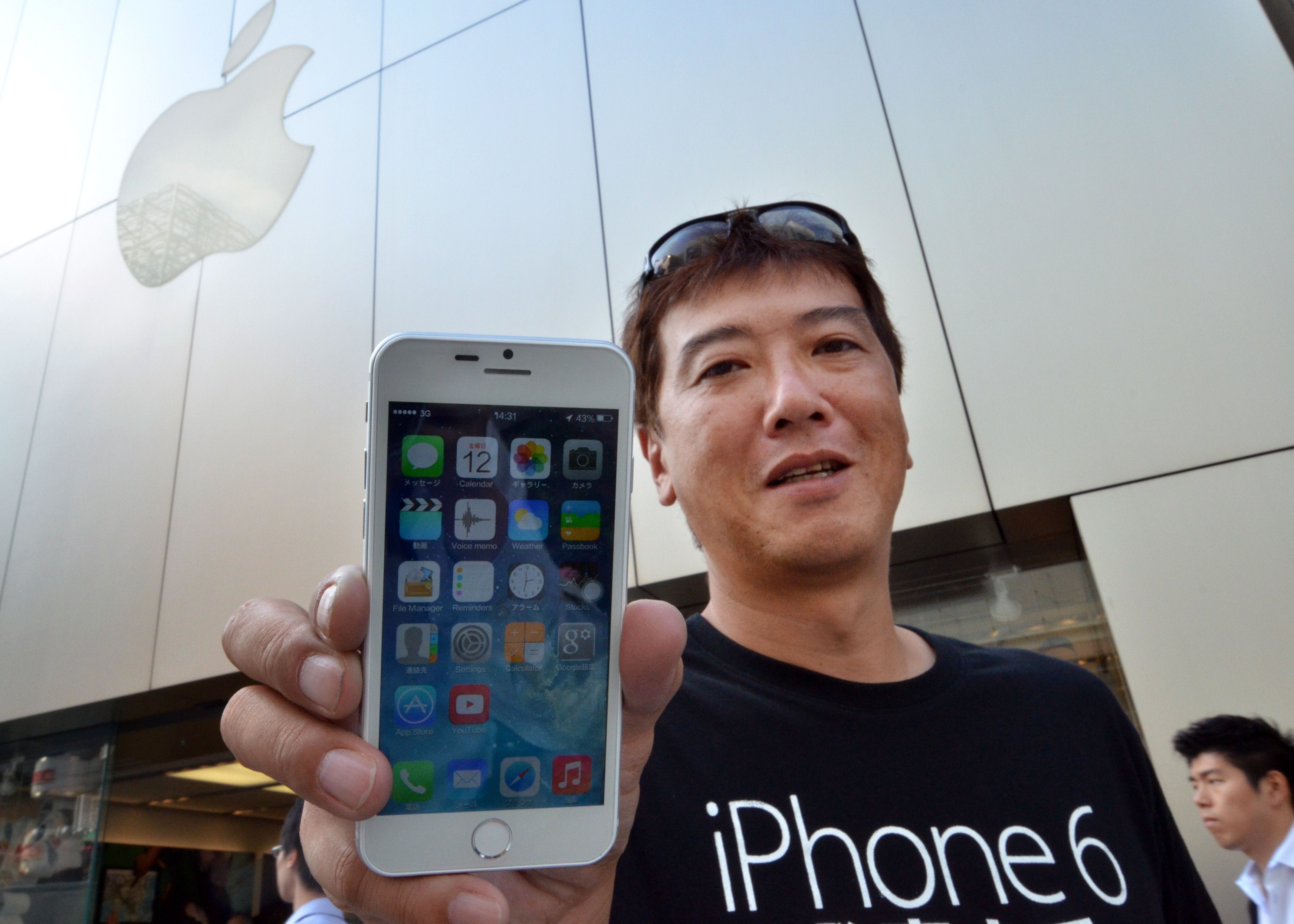 is it better to buy iphone from apple or verizon